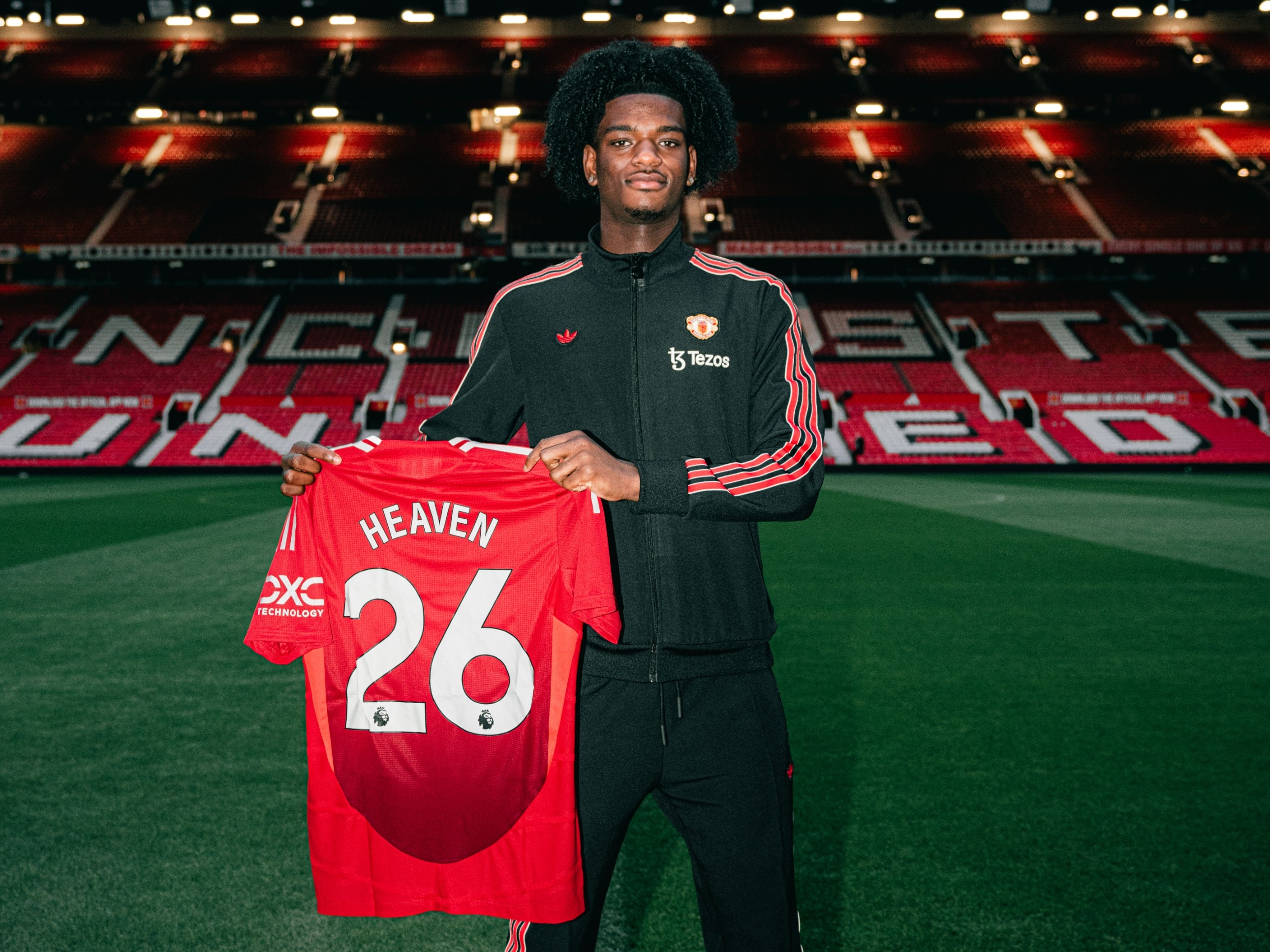 1月剛從阿森納轉(zhuǎn)投而來！曼聯(lián)18歲中衛(wèi)海文完成英超首秀