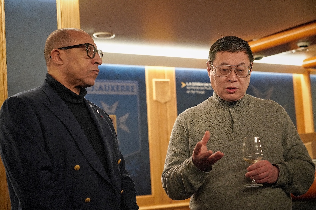 法國足協(xié)主席迪亞洛做客歐塞爾，并與董事會主席周云杰會晤