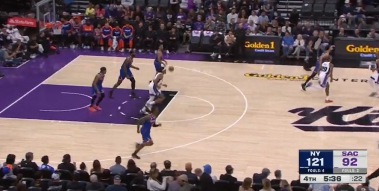 鳴金收兵！比賽還剩5分多鐘尼克斯領(lǐng)先29分 錫伯杜換下主力