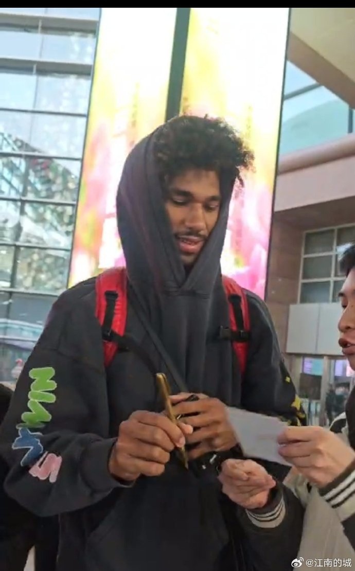 第10個了！江南的城：山西隊新外援平德爾已經(jīng)抵達太原