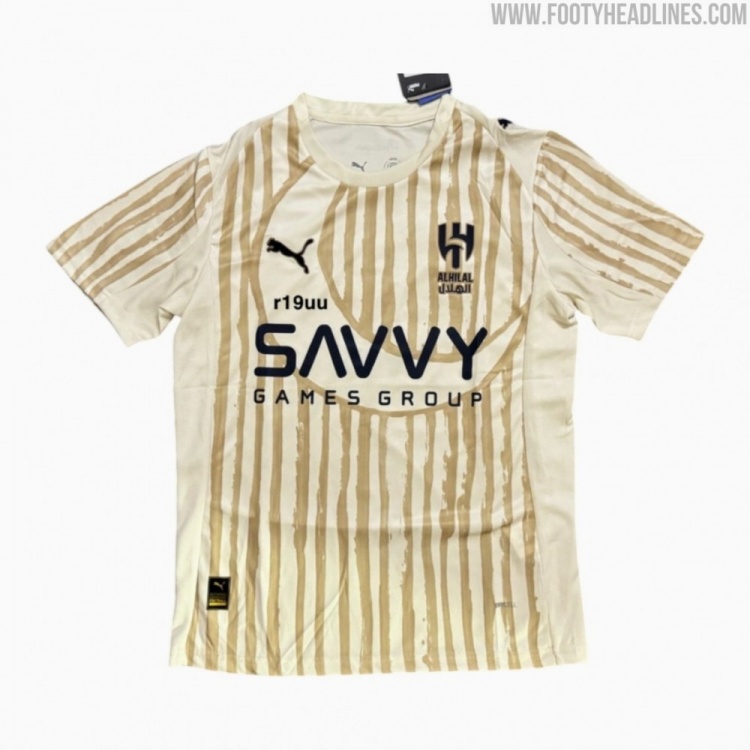 新月世俱杯球衣諜照：米黃色主色調(diào)+棕色條紋，球衣前有月亮圖案