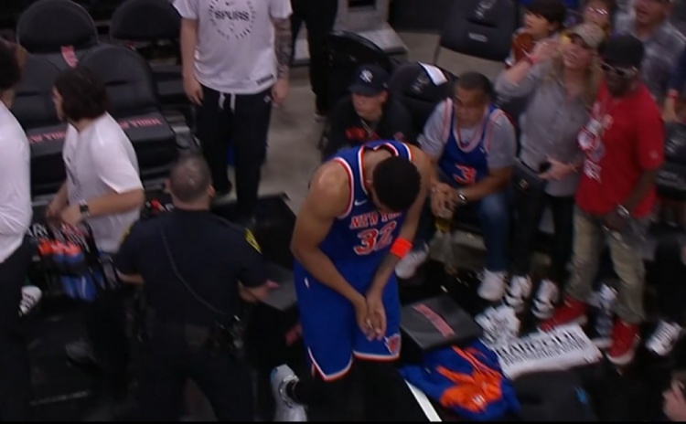 打了15分鐘砍19分！次節(jié)唐斯疑似手指受傷 返回更衣室