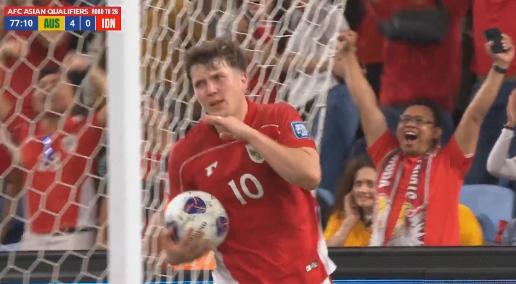 扳回一城！印尼歸化前鋒羅梅尼首秀破門+割喉慶祝 克魯伊維特鼓掌
