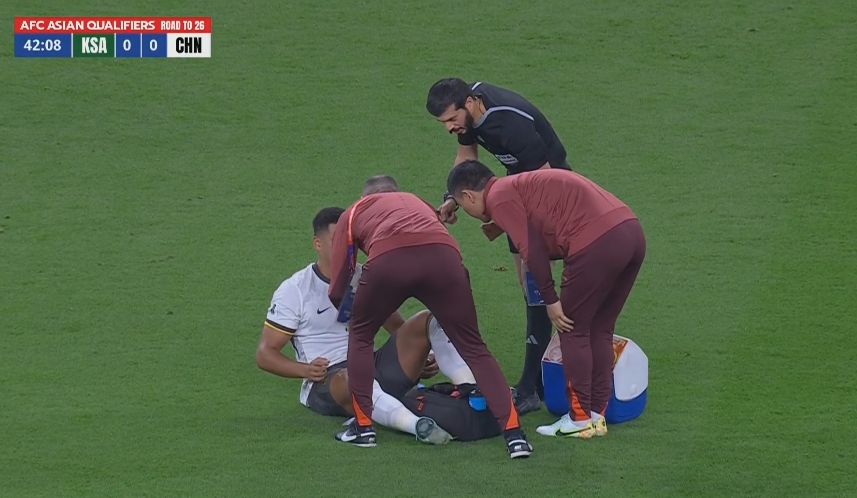 無法堅持！蔣光太受傷第44分鐘被換下，31歲韓鵬飛替補登場首秀