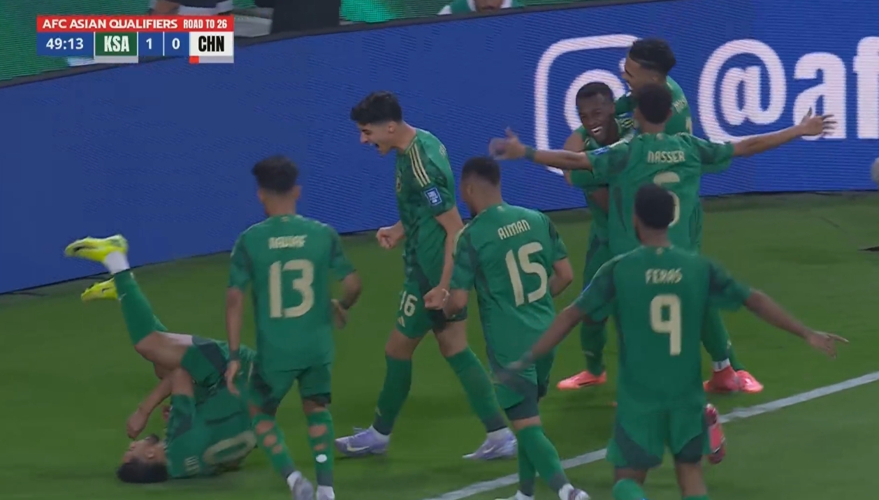沒守?。?0人國足0-1落后沙特，王大雷撲救后多薩里再射破門
