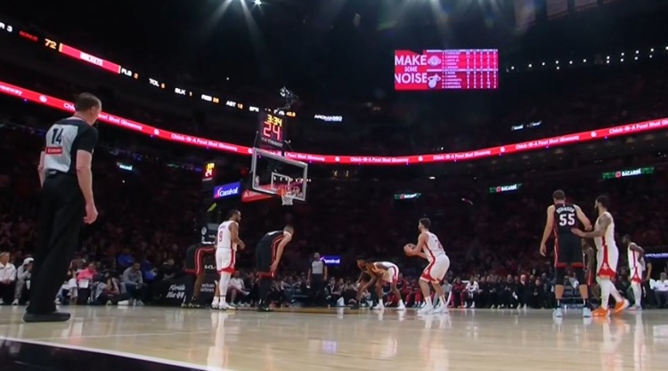 太差勁了！申京再造殺傷但是繼續(xù)兩罰不中 罰球已4中0