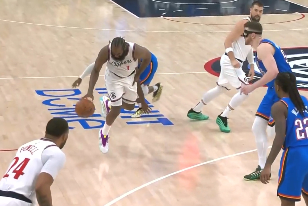 盧：哈登摔倒時輕微扭傷了腳踝 導致他最后時刻難以真正攻擊籃筐