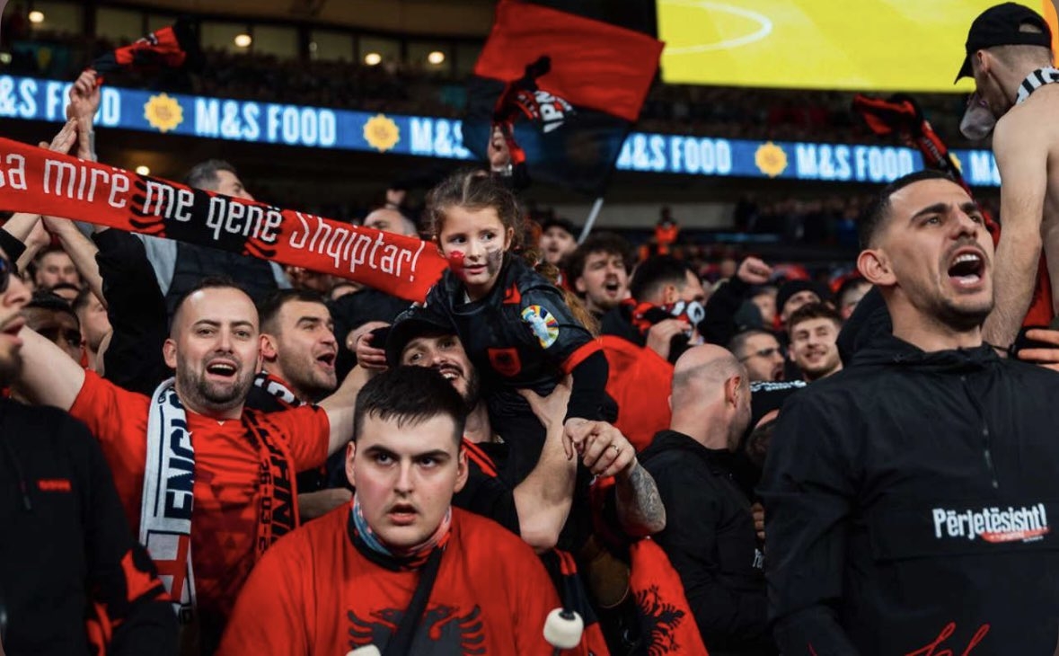 郵報(bào)：英足總將嚴(yán)打客隊(duì)球迷混入主隊(duì)區(qū) 下場主場比賽將無此問題