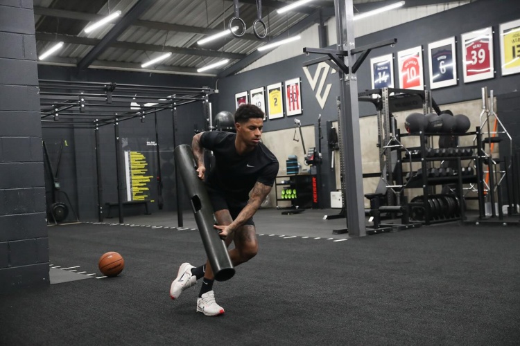 拉什福德曬訓(xùn)練照：健身房+有球訓(xùn)練，付出那1%的額外汗水