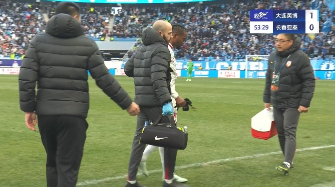 今天第3個(gè)！西普里安傷退，亞泰本場(chǎng)已經(jīng)3人因傷被換下