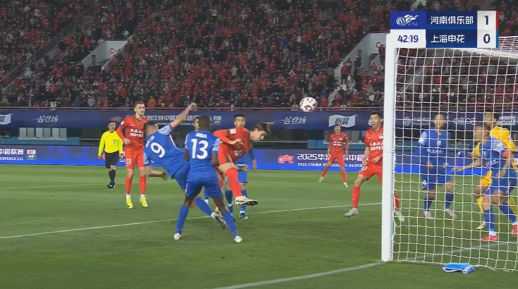 鮑亞雄出擊失誤！吳曦門線解圍+蘇牙式救險(xiǎn)未果，邁達(dá)納頭球破門