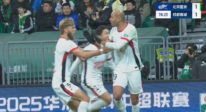 錯(cuò)進(jìn)錯(cuò)出！第77分鐘費(fèi)利佩亂戰(zhàn)破門，蓉城1-1追平國安