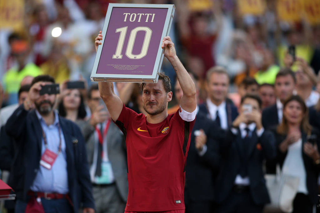 一人一城！32年前的今天托蒂上演羅馬一線隊(duì)首秀