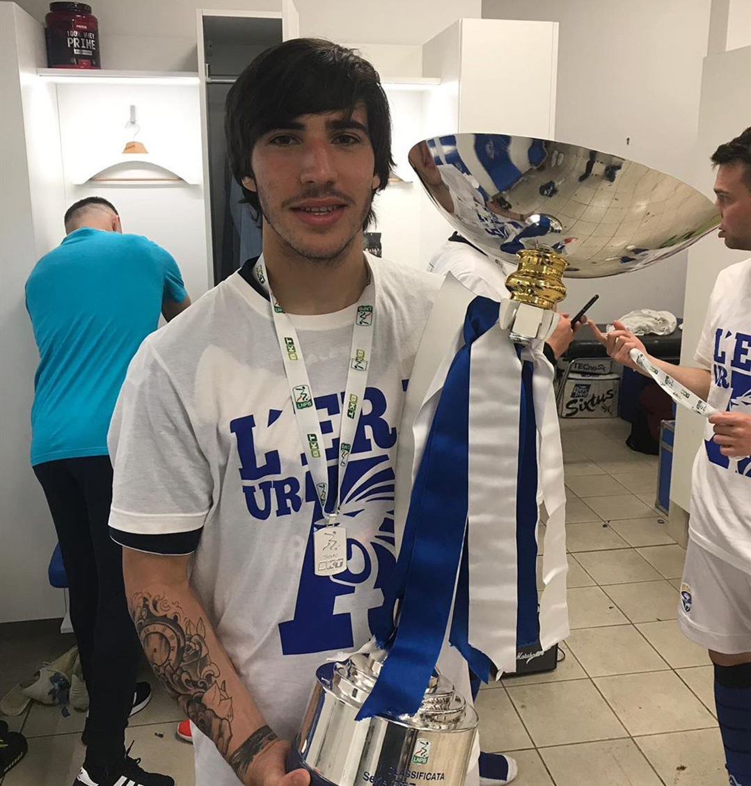 賭王傳奇人生！24歲托納利：意乙+意甲冠軍+禁賽10月+聯(lián)賽杯冠軍