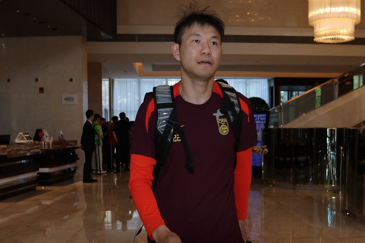 李源一3次助攻位居助攻榜榜首，李璇：再看伊萬發(fā)言覺得有種錯亂