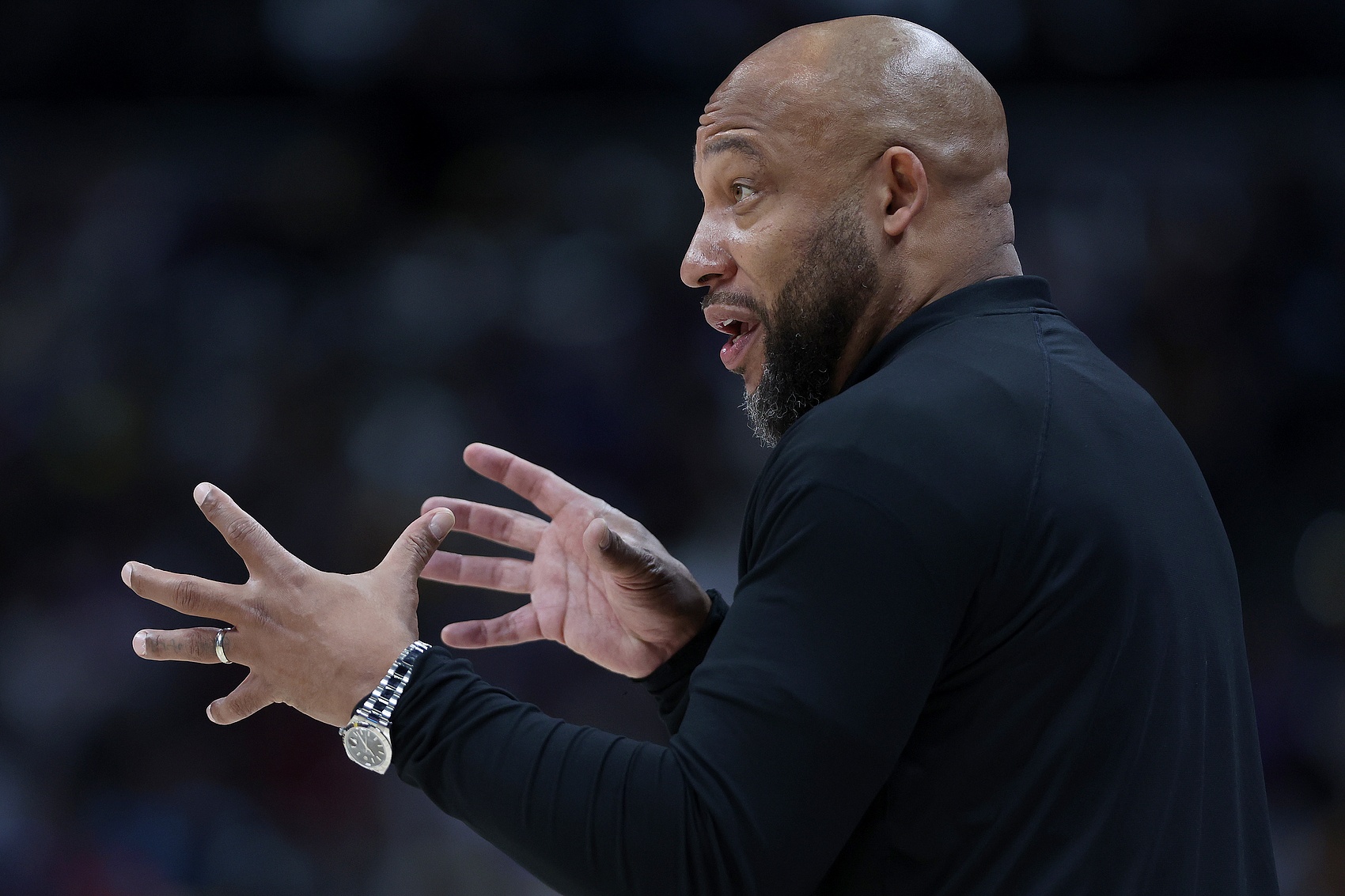 哈姆是否將本場(chǎng)視為復(fù)仇之戰(zhàn)？老里調(diào)侃：是的 他想踢湖人的屁股