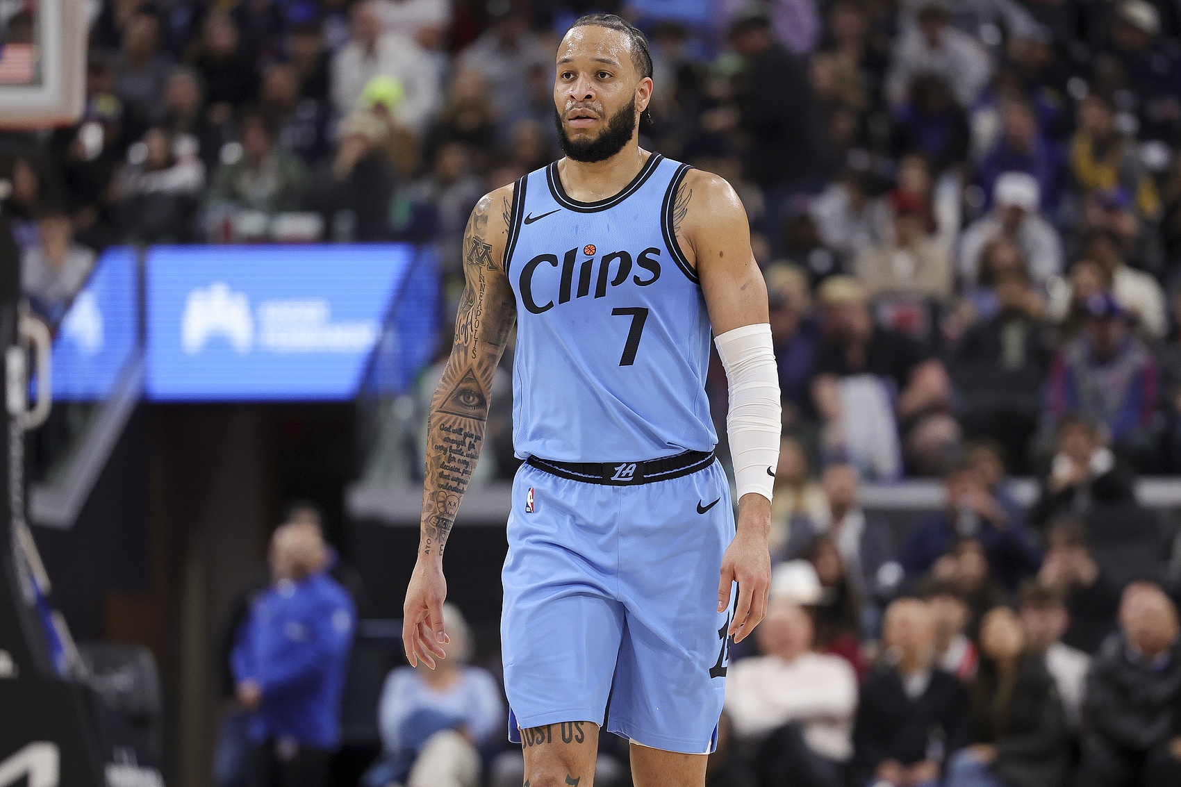 側(cè)翼尖刀！科菲7中5貢獻(xiàn)13分 三分4中3