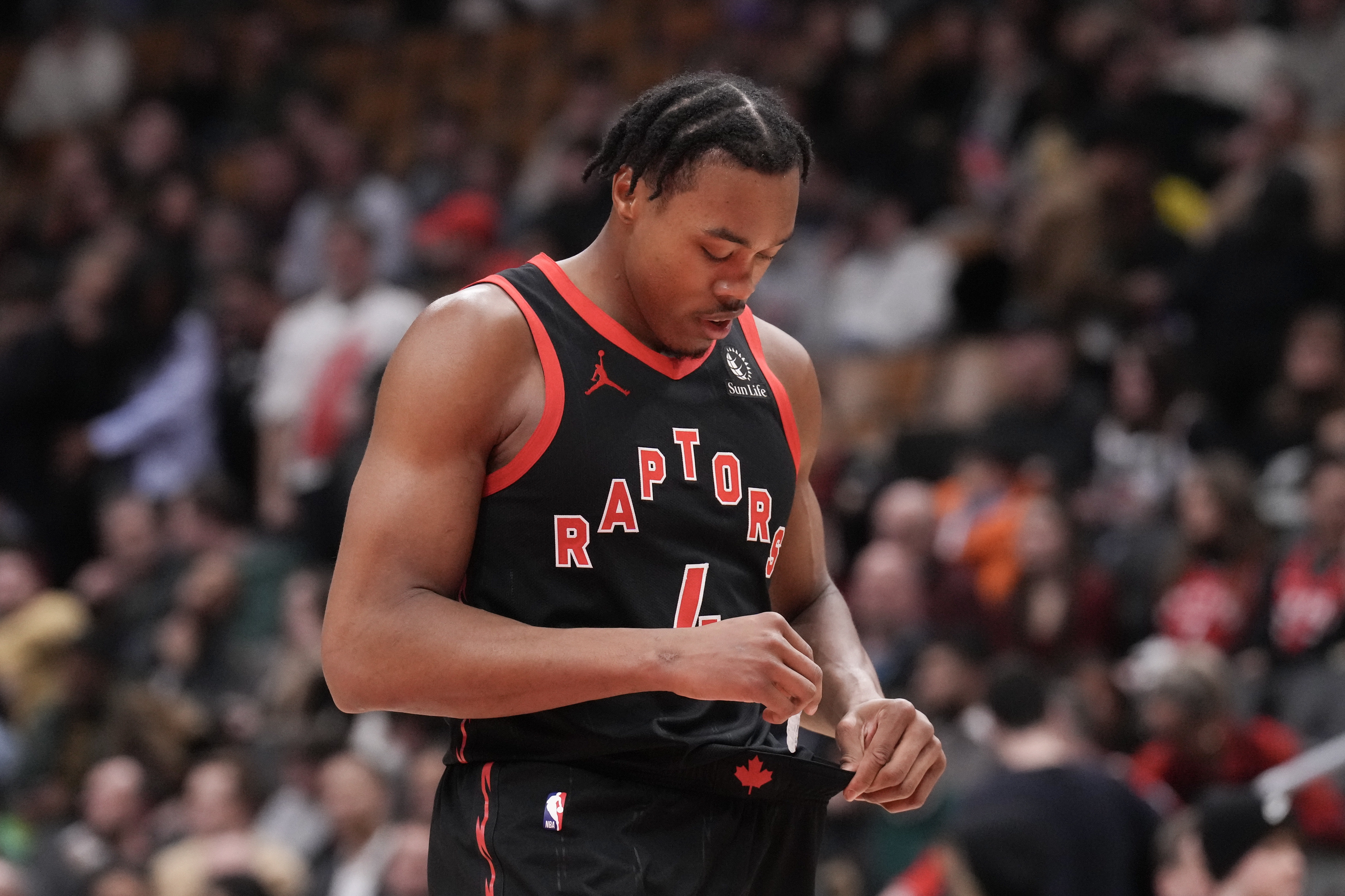 太鐵了！巴恩斯16中4拿到18分&球隊最后一攻被放在替補席