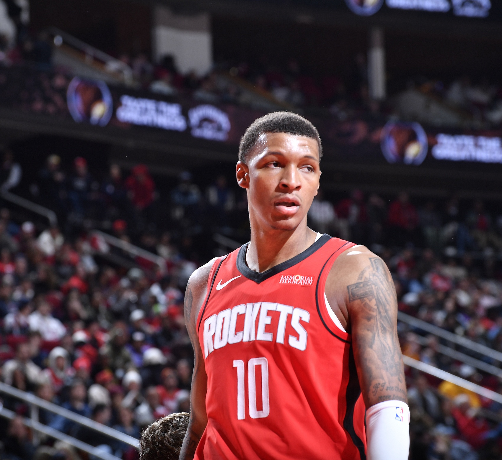 填滿數(shù)據(jù)欄！小賈巴里-史密斯6中4拿到13分3板2助2斷2帽