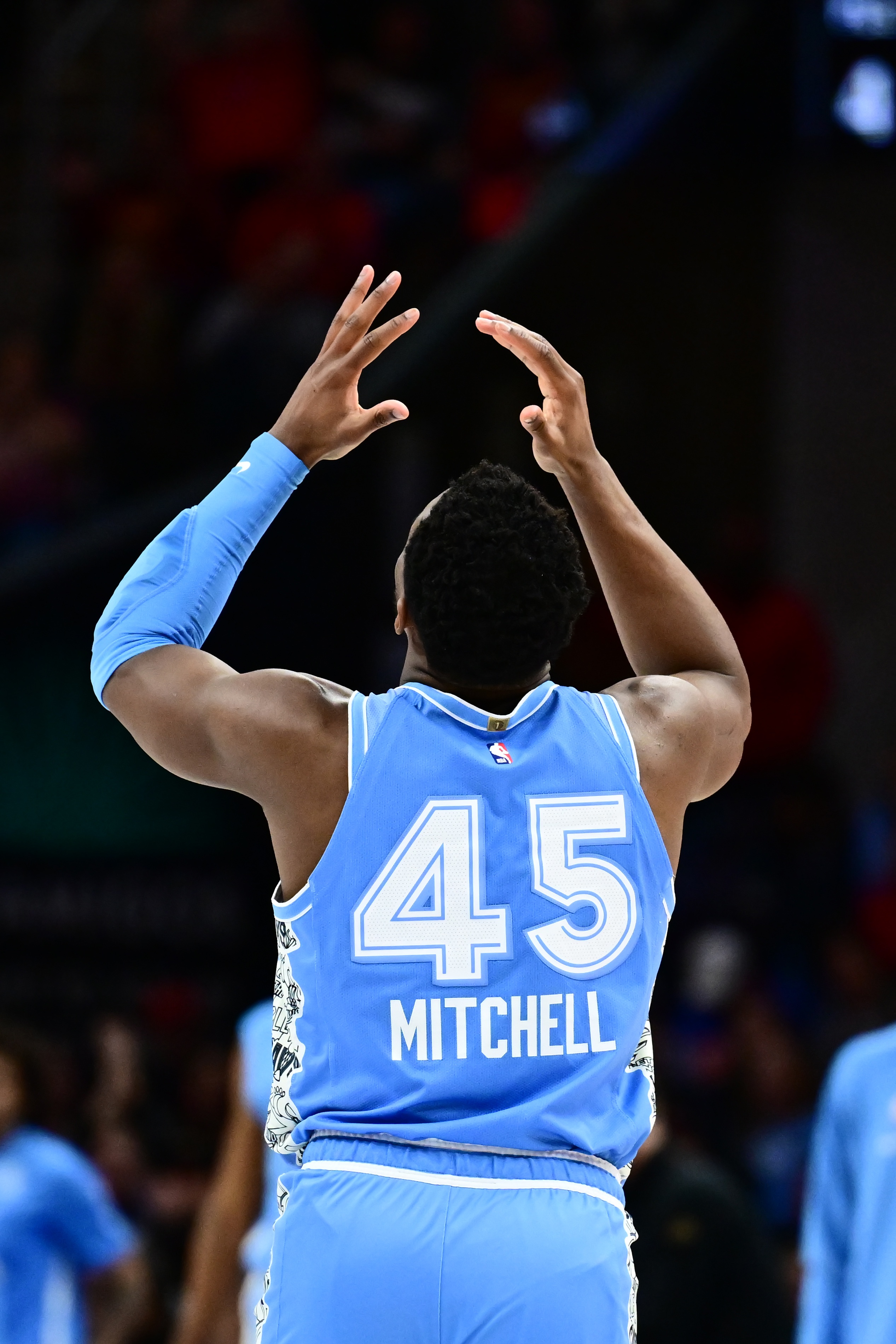 攻不進(jìn)守不住！騎士三節(jié)讓太陽拿到98分 落后19分之多