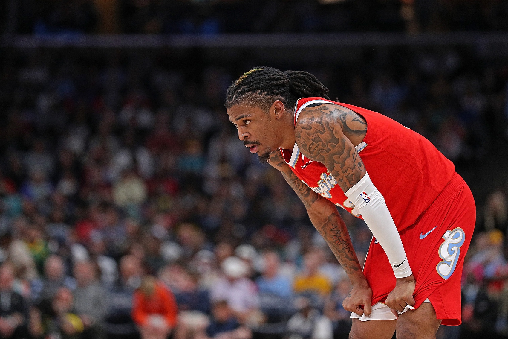 效率不高！莫蘭特半場14中5&三分4中1拿到13分4板5助 有3次失誤