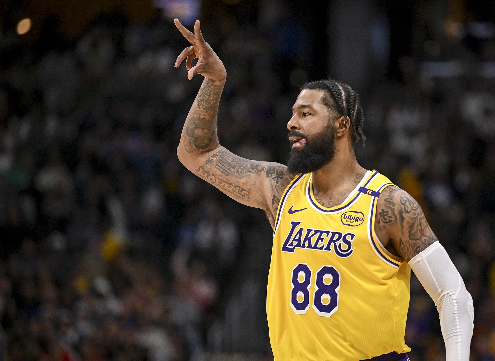 尚能一戰(zhàn)！大莫里斯半場(chǎng)6中2拿7分3板1助 正負(fù)值+10全隊(duì)最高