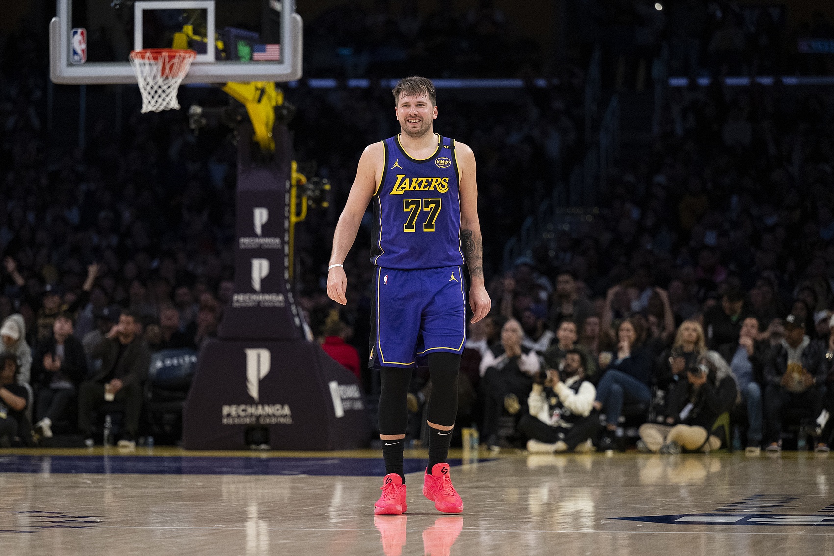 文森特：對手有時會派三個人防東契奇 他讓我們打得輕松多了