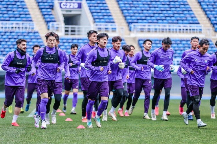 熱身賽天津津門虎4-1大連英博，比賽共分為三節(jié)進(jìn)行